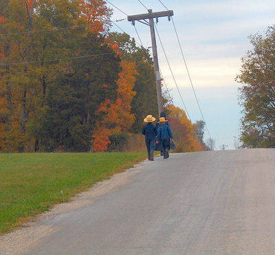 Amish_walking_to_school_indiana Amish_walking_to_school_indiana